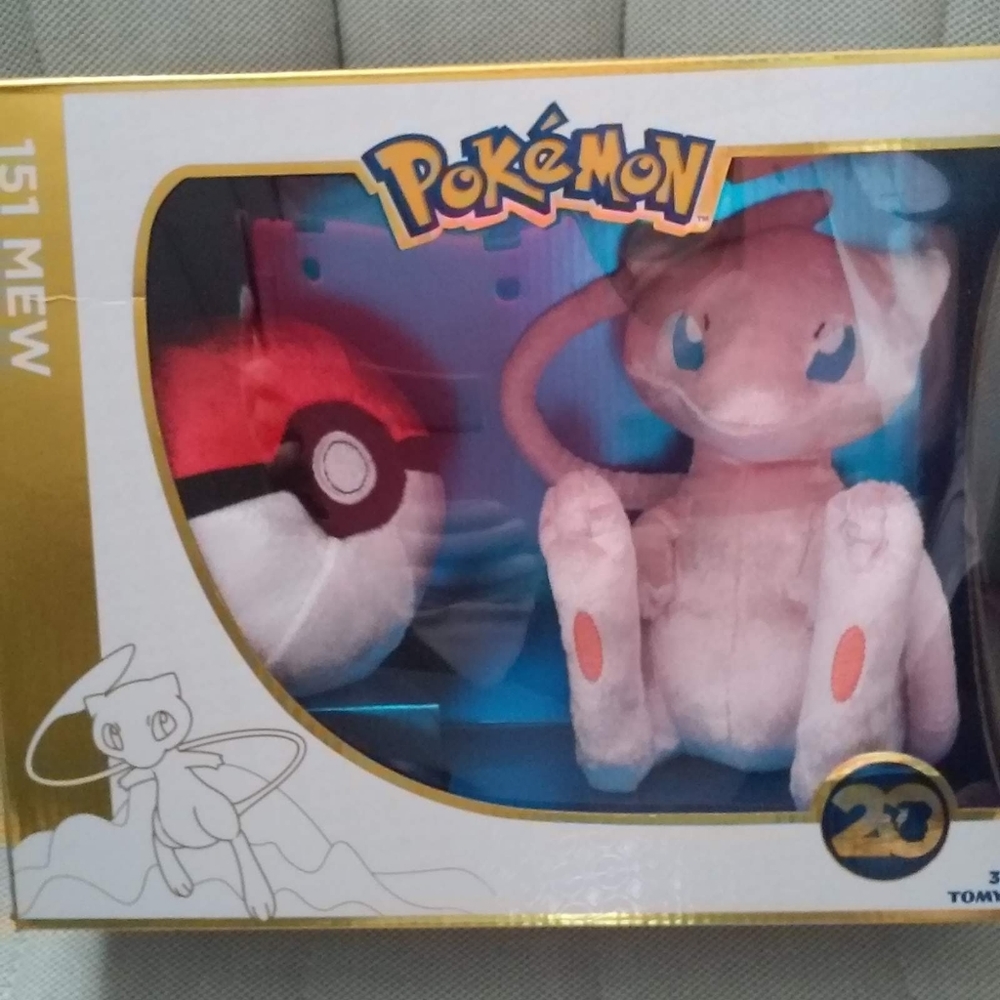 Pokémon 20th Anniversary Mew & Pokeball
